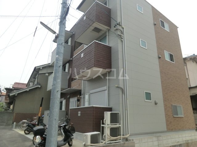 18/23 エントランス