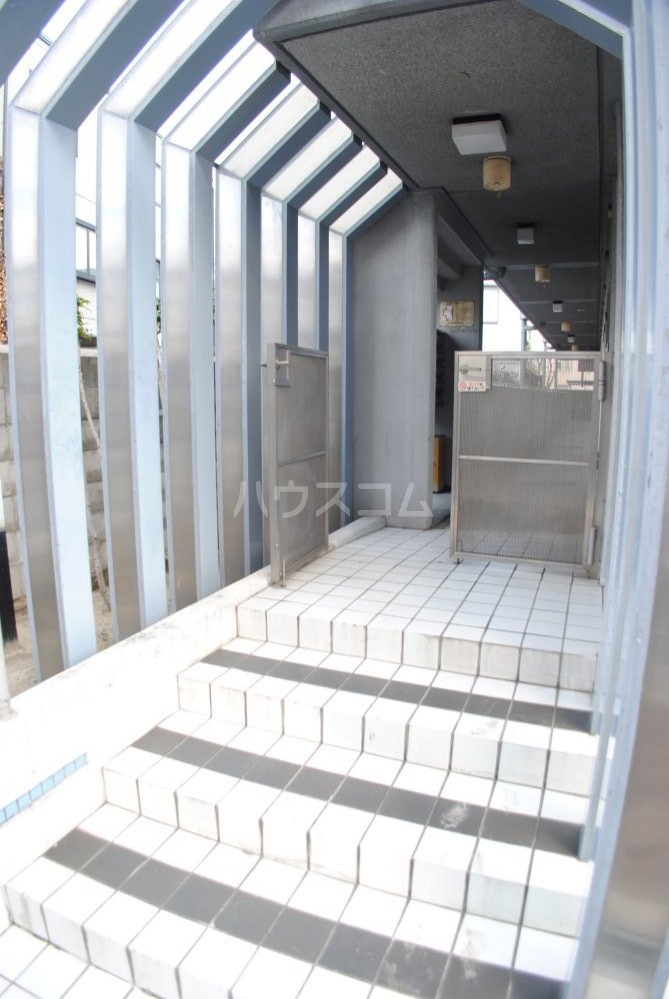 14/23 エントランス