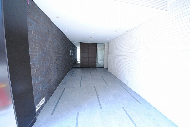 21/30 エントランス