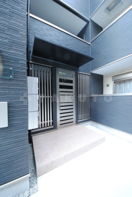 24/30 エントランス