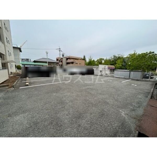 24/27 駐車場