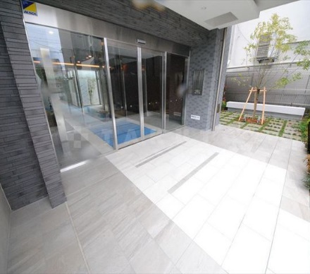 21/29 エントランス