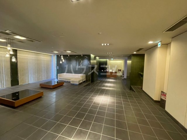 24/30 エントランス