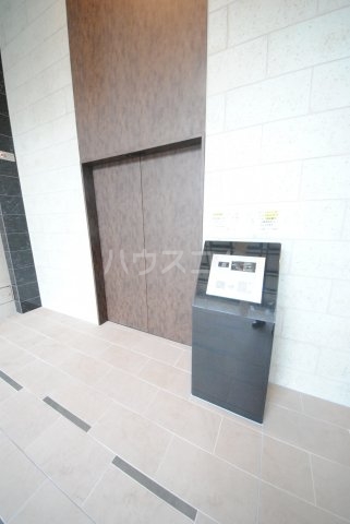 23/30 エントランス