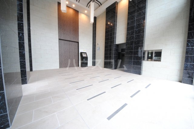 24/30 エントランス