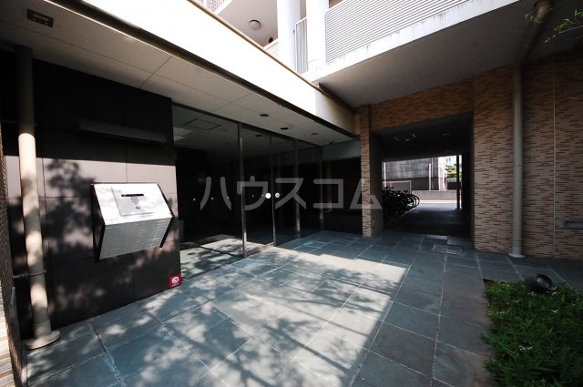 28/30 エントランス