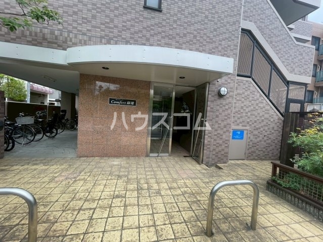 18/27 エントランス