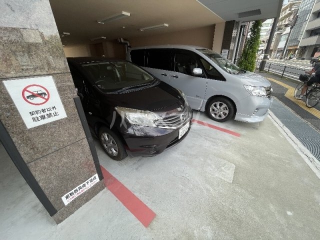 27/30 駐車場