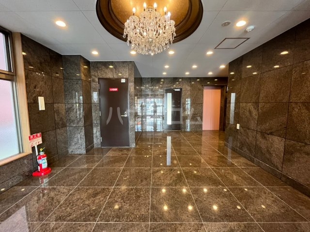 18/28 エントランス