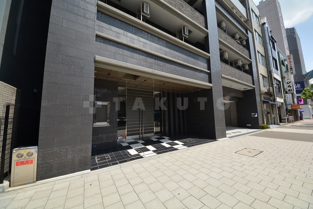 24/27 エントランス