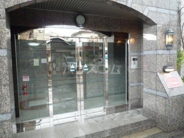 18/26 エントランス