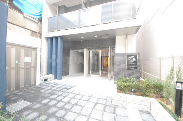 18/24 エントランス