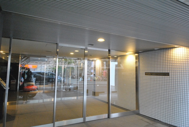 23/30 エントランス