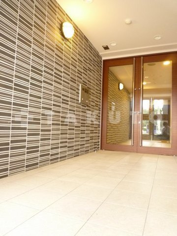 23/30 エントランス