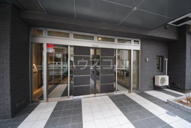 22/28 エントランス