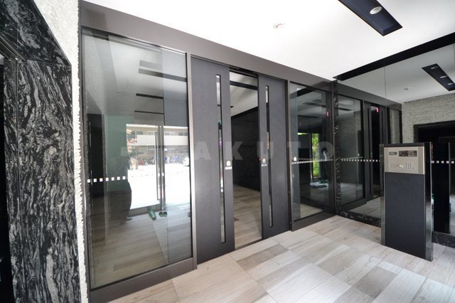 26/30 エントランス