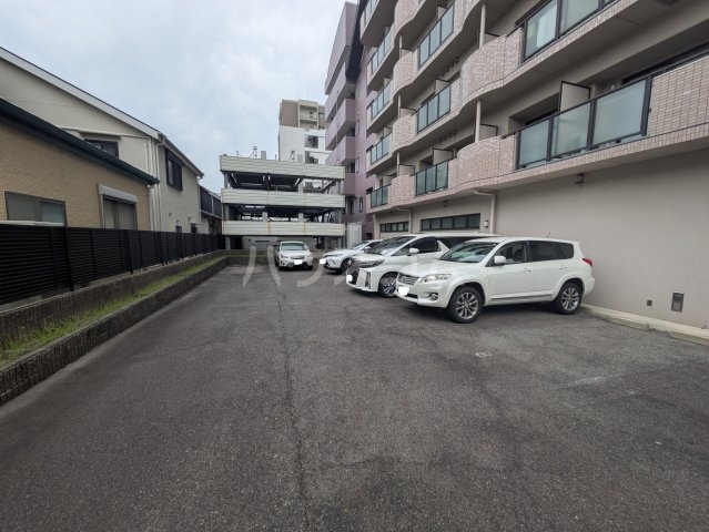 23/30 駐車場