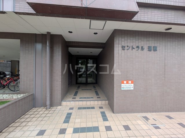 21/30 エントランス