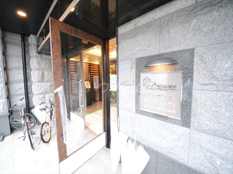 24/30 エントランス