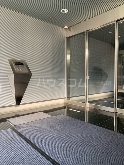 24/28 エントランス