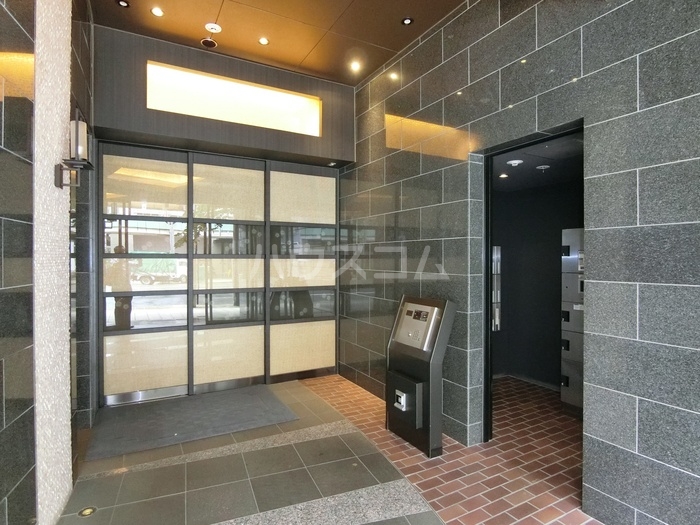 21/26 エントランス