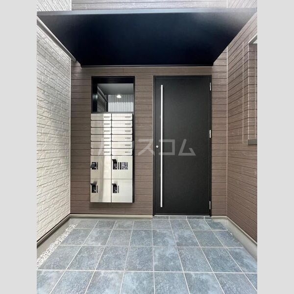 21/28 エントランス