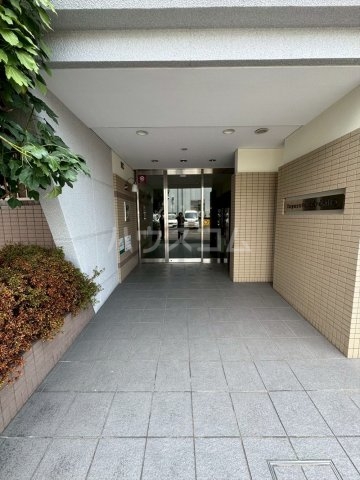 21/30 エントランス