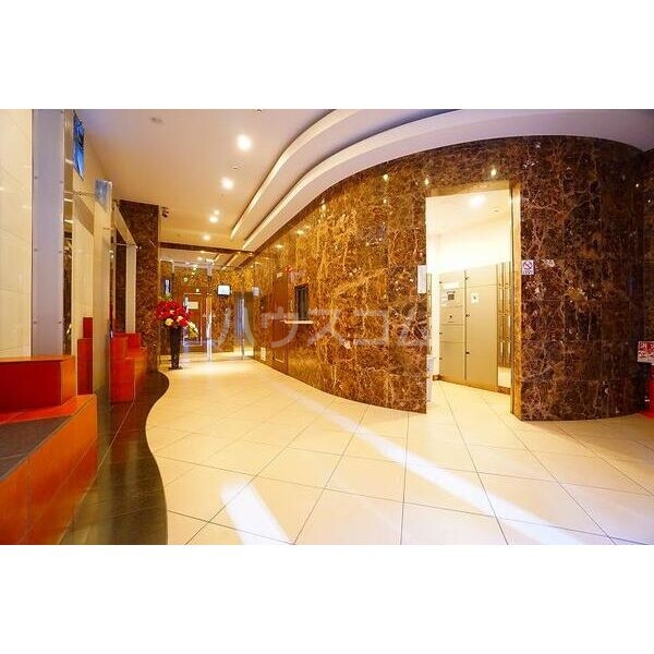 13/19 エントランス