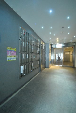 18/28 エントランス