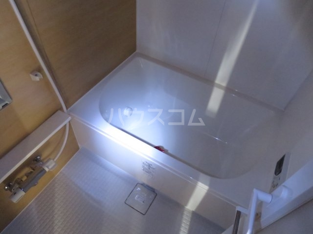 13/28 浴室