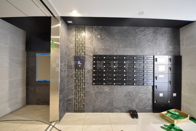 20/30 エントランス