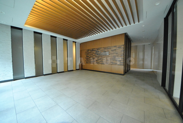 19/30 エントランス