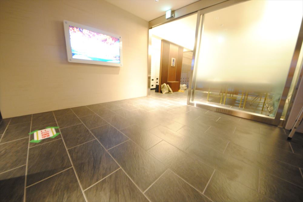 27/30 エントランス