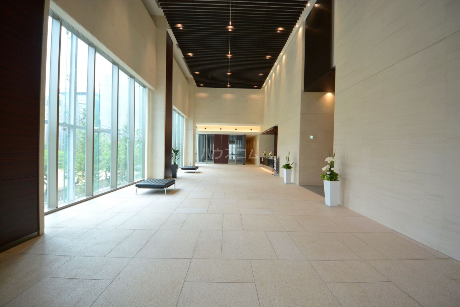 18/24 エントランス