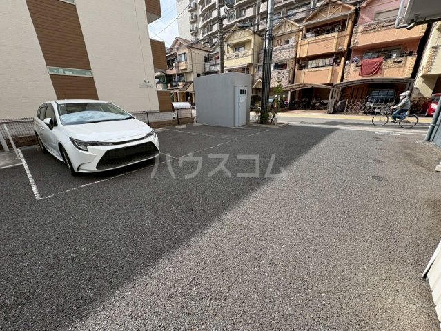 26/28 駐車場