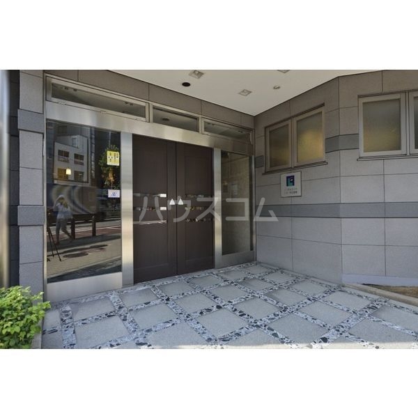 13/22 エントランス