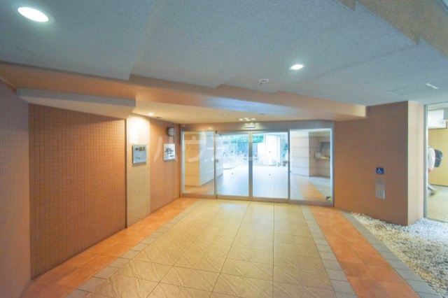 23/30 エントランス