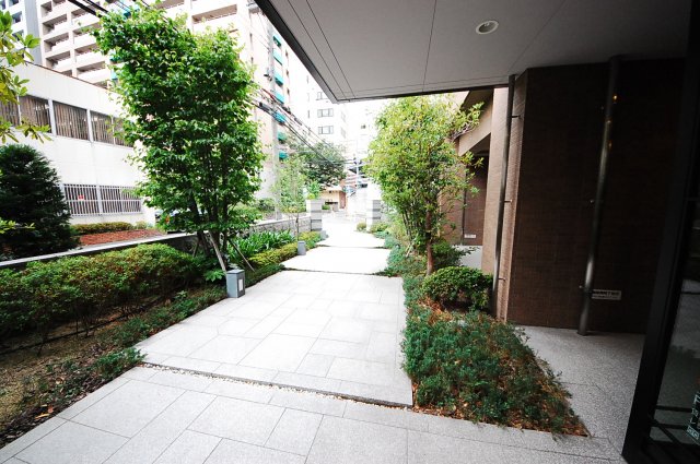 27/30 エントランス