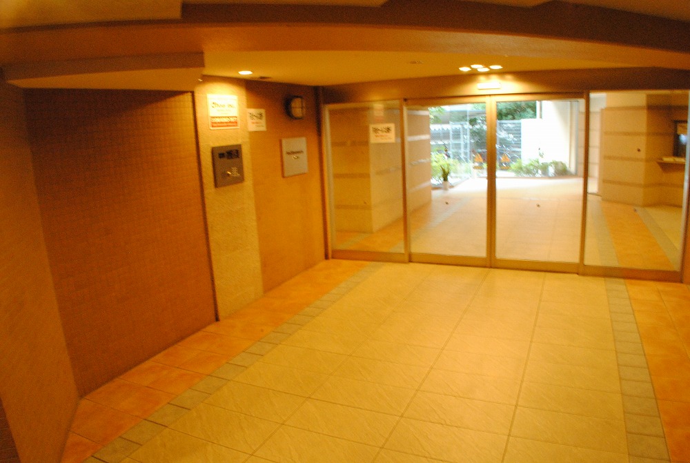 15/23 エントランス