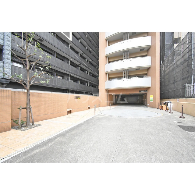 24/30 エントランス