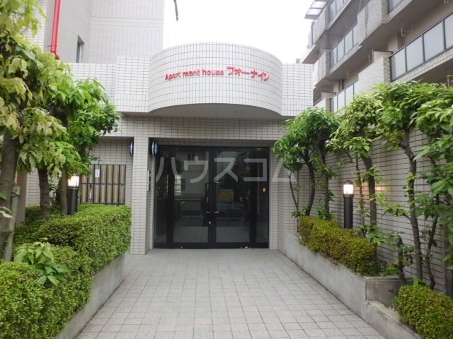 18/19 エントランス