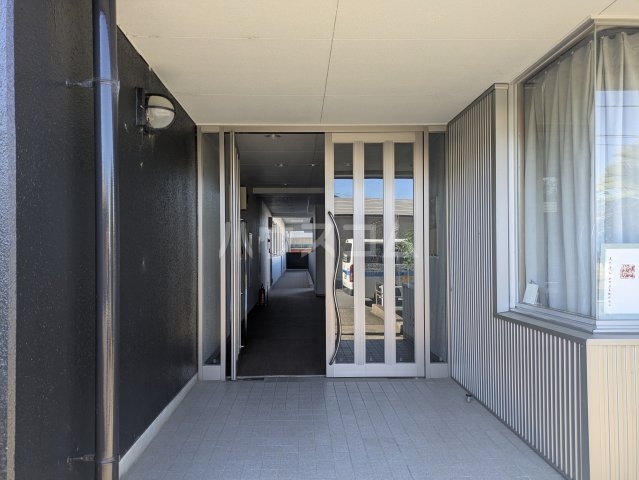 28/30 エントランス