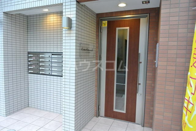 24/25 エントランス