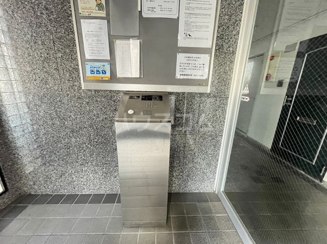 25/30 エントランス