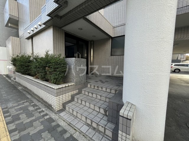 26/30 エントランス