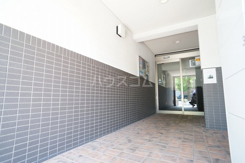 14/14 エントランス