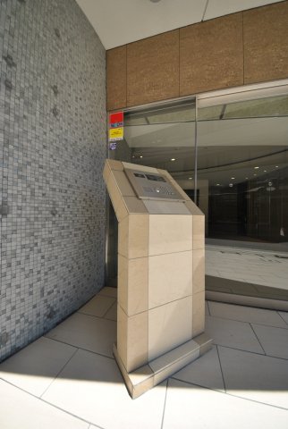 18/28 エントランス