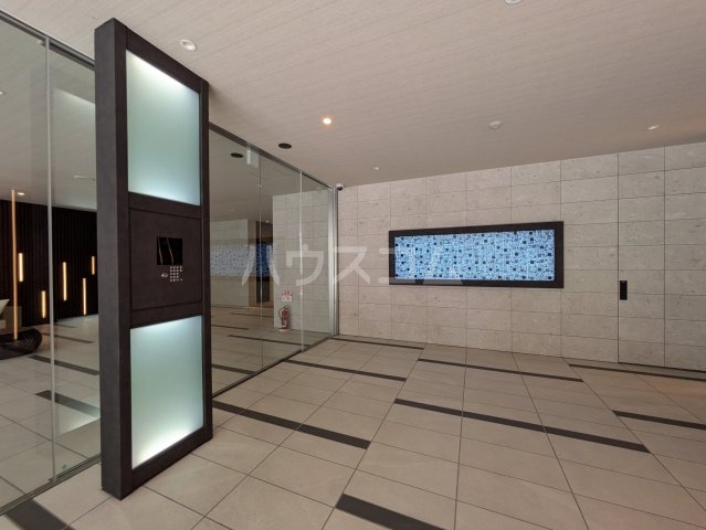 22/27 エントランス