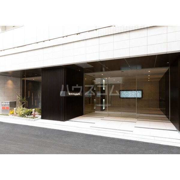 18/23 エントランス