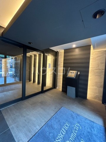 17/27 エントランス